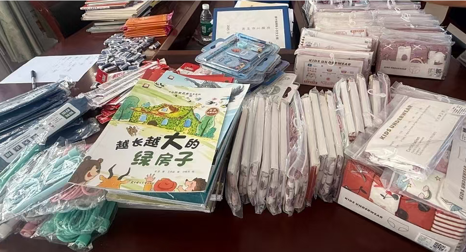 点亮乡村童年，筑梦未来之路。“未来的礼物”走进桐海小学